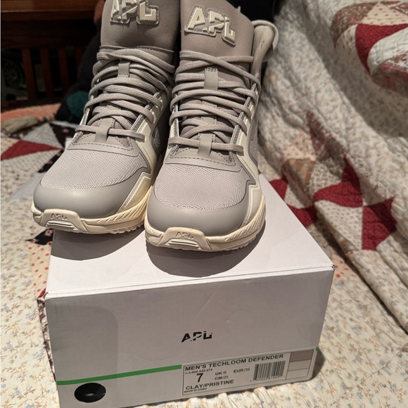 APL Men's Techloom Defender - Picture 7 of 7